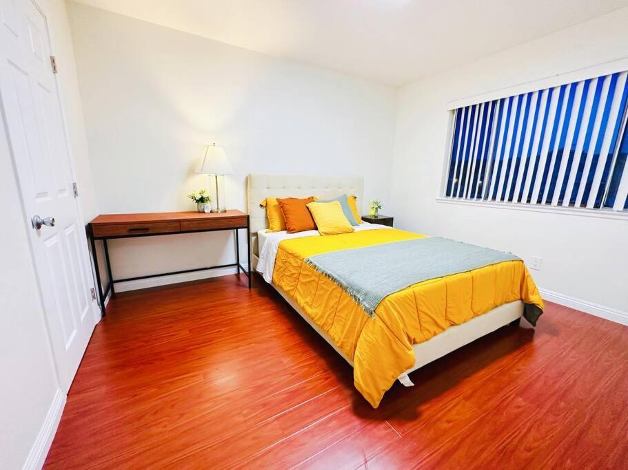 Apartment Charming 3br Retreat Near Disneyland Downtown La!
