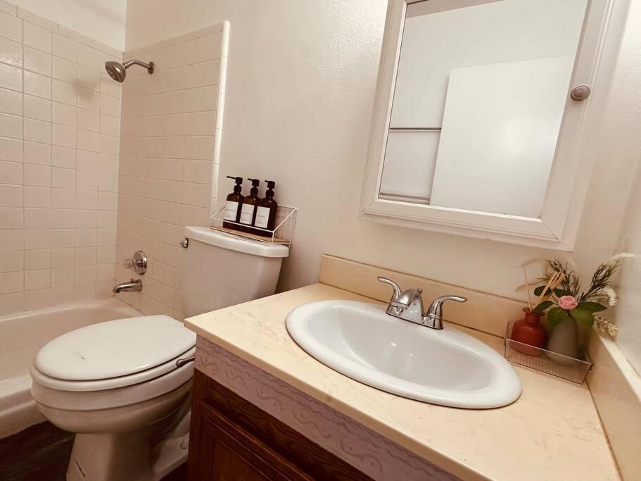 Charming 3br Retreat Near Disneyland Downtown La!