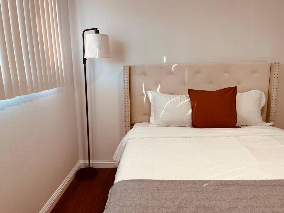 Apartment Charming 3br Retreat Near Disneyland Downtown La!