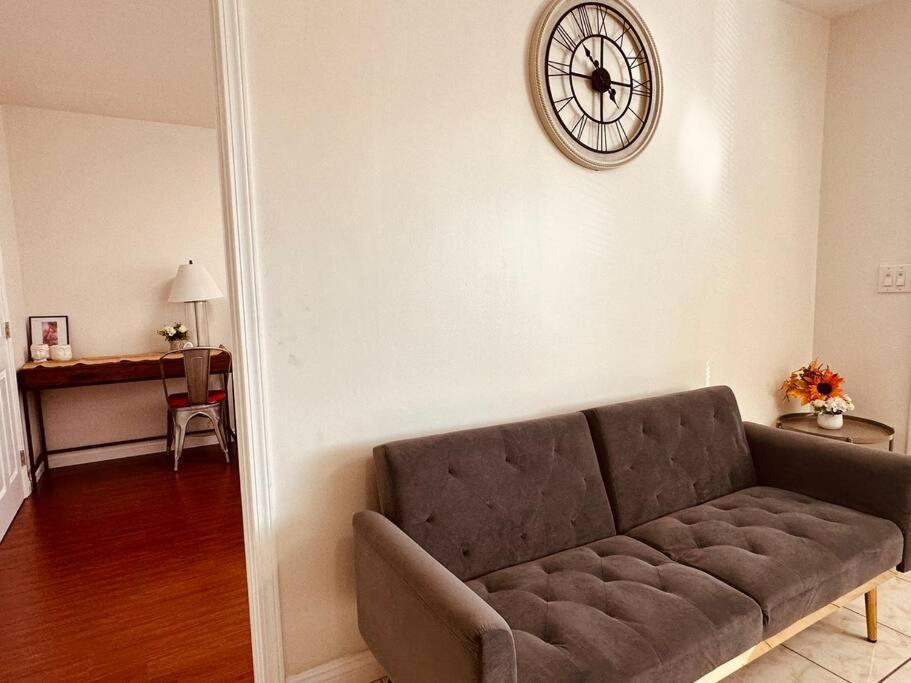 Apartment Charming 3br Retreat Near Disneyland Downtown La! *